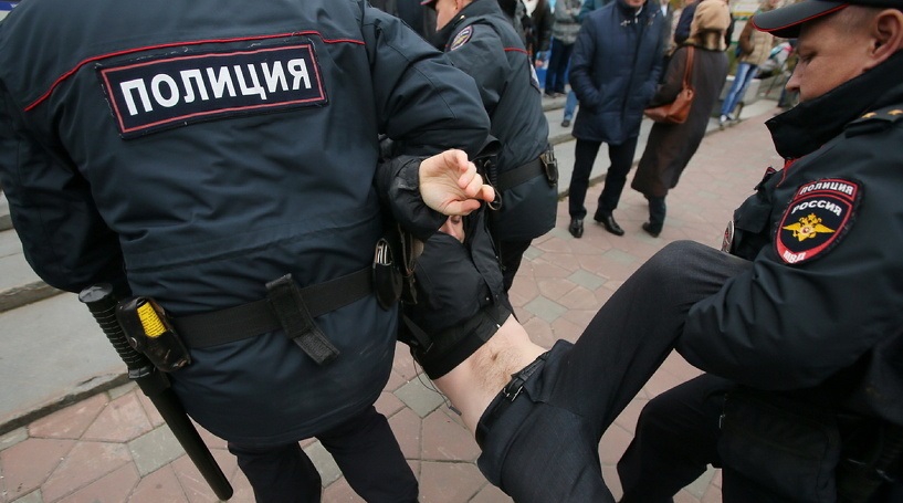 Участники акций в России требуют освободить оппозиционера из под ареста и допустить на выборы Путина - 79660 Участники акций в России требуют освободить оппозиционера из под ареста и допустить на выборы Путина - фото 79660