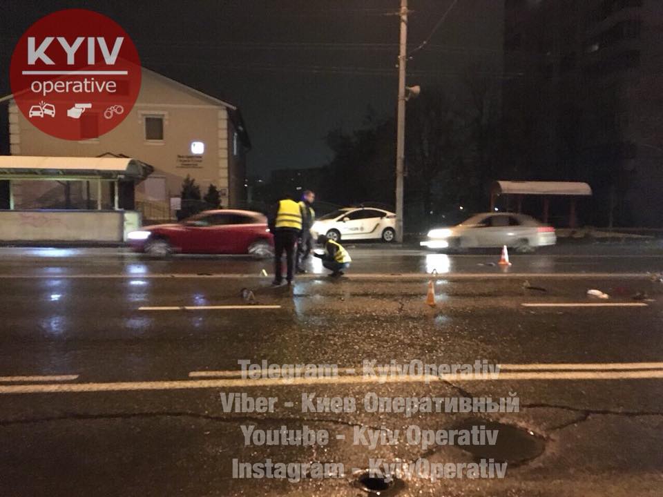 В Киеве Volkswagen насмерть сбил пешехода и скрылся с места ДТП - 93192 В Киеве Volkswagen насмерть сбил пешехода и скрылся с места ДТП - фото 93192