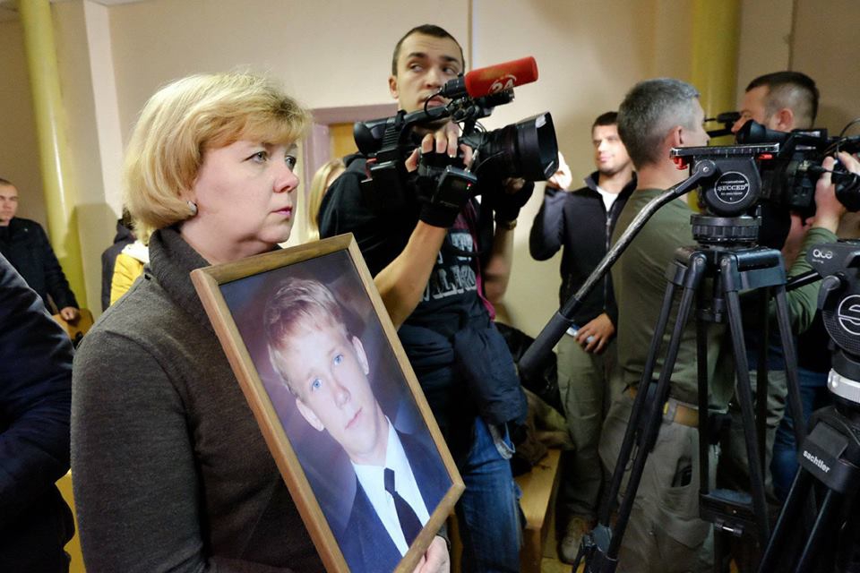 Мать погибшего Сталина Чубенко с портретом сына - 89212 Мать погибшего Сталина Чубенко с портретом сына - фото 89212