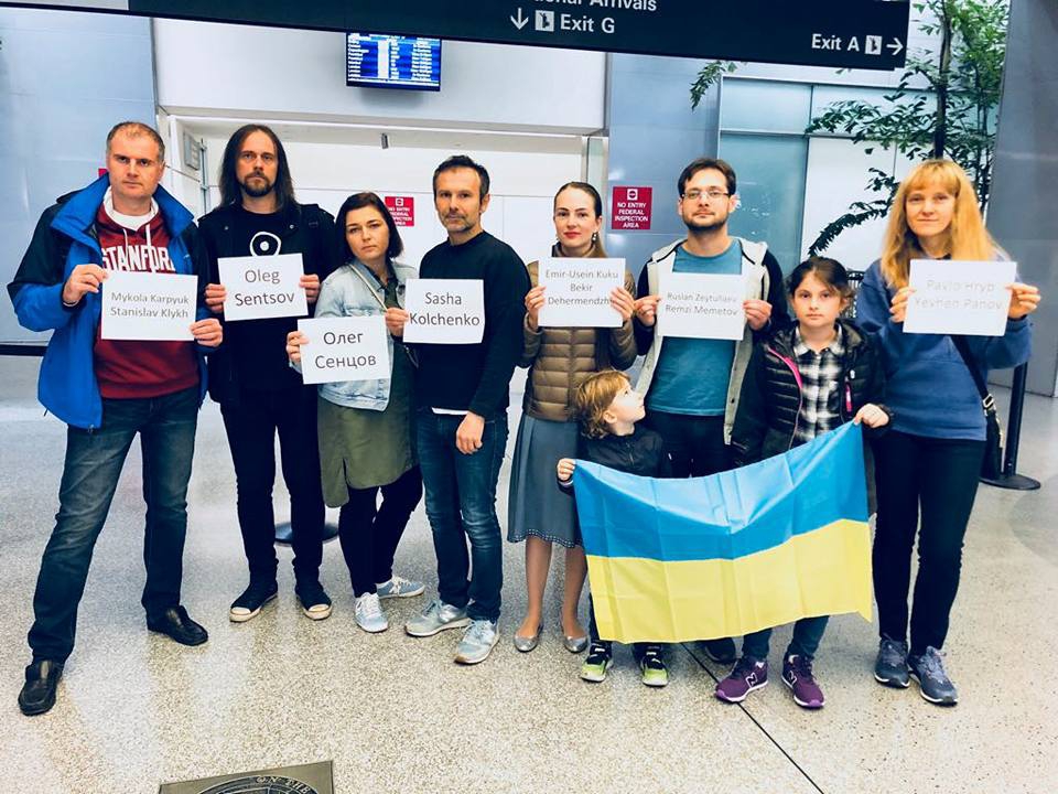 Вакарчук устроил акцию в поддержку украинских политзаключенных - 93006 Вакарчук устроил акцию в поддержку украинских политзаключенных - фото 93006