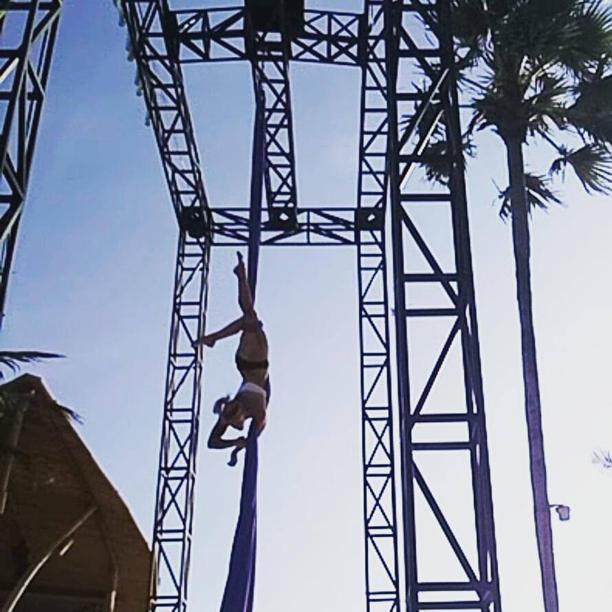 Спортсменка сломала шею в прямом эфире, видео 18+ - 92463 Спортсменка сломала шею в прямом эфире, видео 18+ - фото 92463