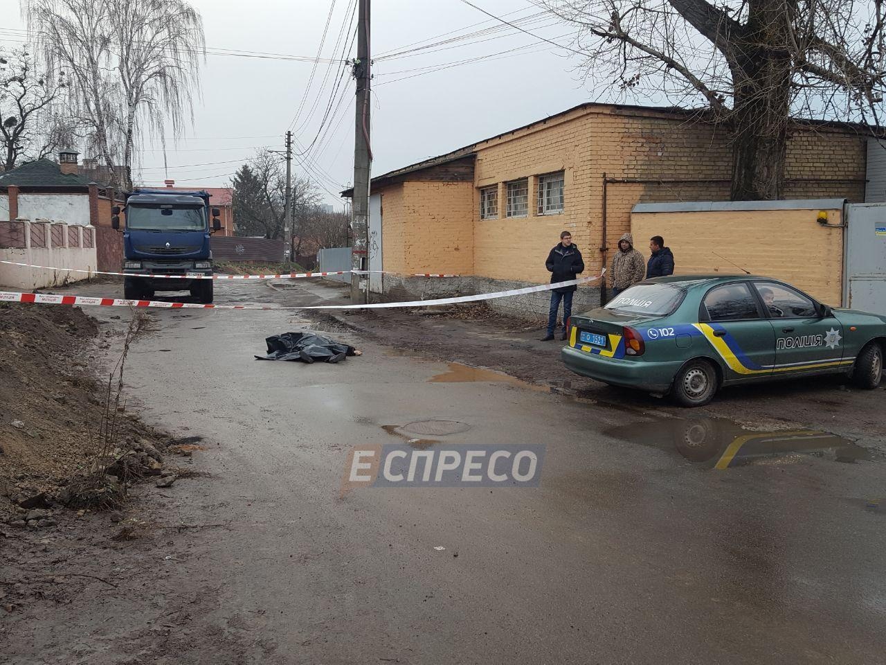 В Киеве автомобиль насмерть сбил пенсионерку, водитель скрылся - 97120 В Киеве автомобиль насмерть сбил пенсионерку, водитель скрылся - фото 97120