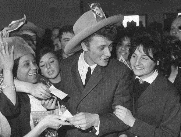Во Франции умер рок-легенда Джонни Холлидей - 95229 Во Франции умер рок-легенда Джонни Холлидей - фото 95229