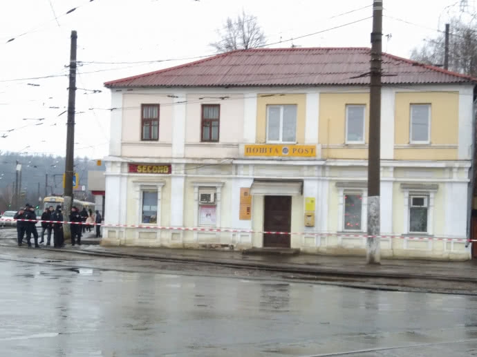 В Харькове взяли в заложники 9 взрослых и двоих детей - 100184 В Харькове взяли в заложники 9 взрослых и двоих детей - фото 100184