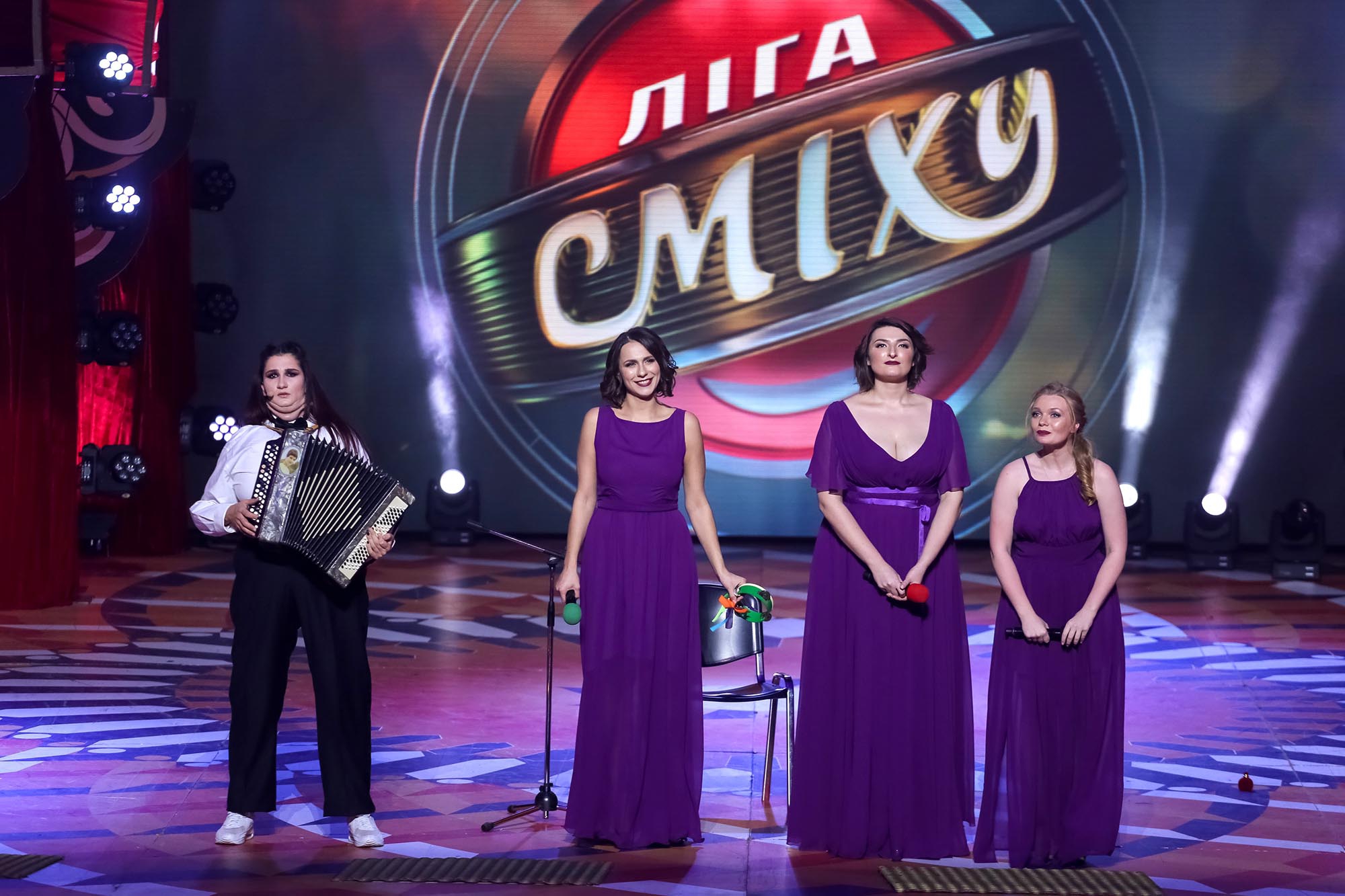Лига смеха 2017 3 сезон 16 выпуск: Трио разные и ведущая - 95983 Лига смеха 2017 3 сезон 16 выпуск: Трио разные и ведущая - фото 95983