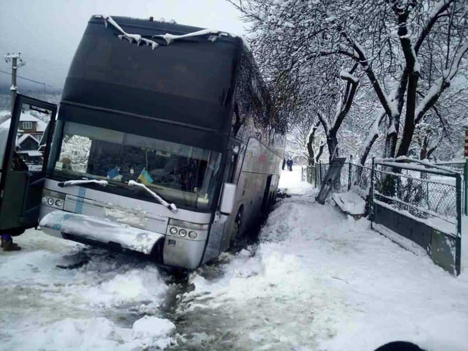 В Закарпатье попал в ДТП автобус с десятками туристов - 94703 В Закарпатье попал в ДТП автобус с десятками туристов - фото 94703