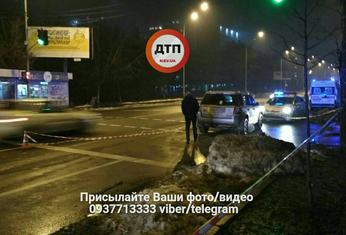 В Киеве элитный внедорожник судьи на переходе насмерть сбил пешехода - 99734 В Киеве элитный внедорожник судьи на переходе насмерть сбил пешехода - фото 99734