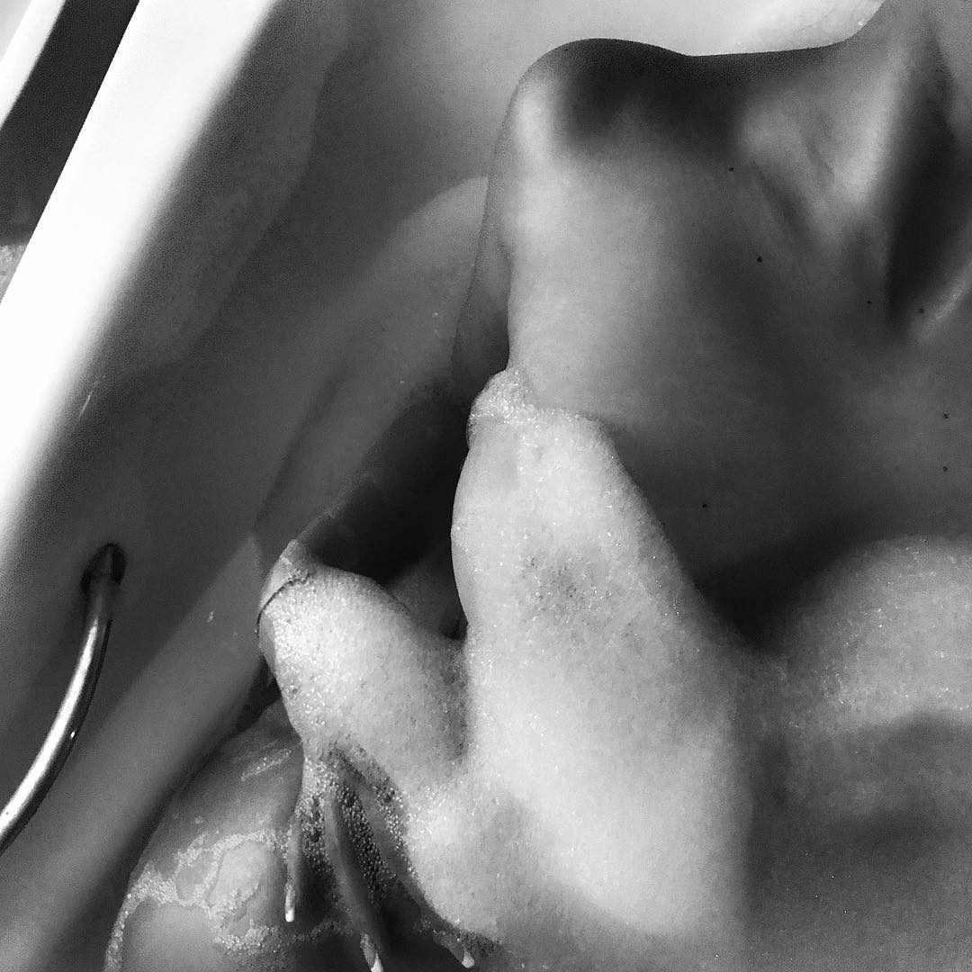 Голая DJ NANA показала интимные фото в ванной, 18+ - фото 104091