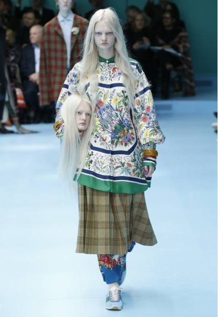 Модели на показе Gucci вышли на подиум с отрубленными головами - 110168 Модели на показе Gucci вышли на подиум с отрубленными головами - фото 110168
