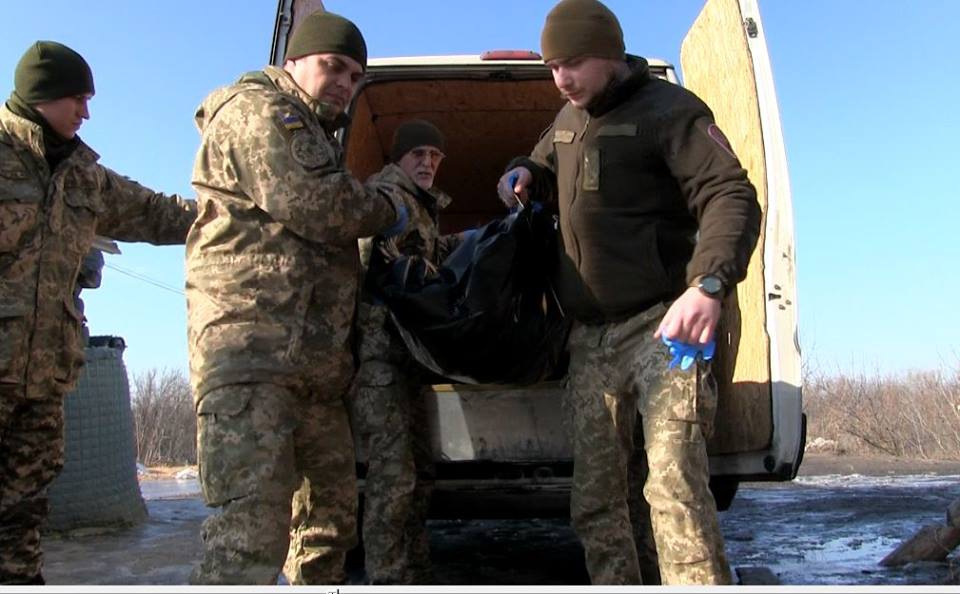 В Луганской области бойцы ВСУ передали противнику тела боевиков - 107179 В Луганской области бойцы ВСУ передали противнику тела боевиков - фото 107179