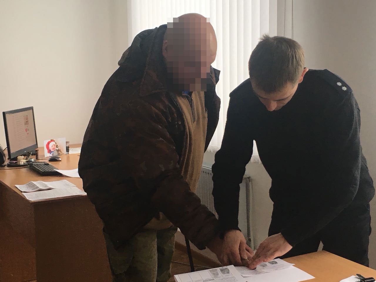 В Ровенской области на полицию напали около 200 копателей янтаря - 108833 В Ровенской области на полицию напали около 200 копателей янтаря - фото 108833