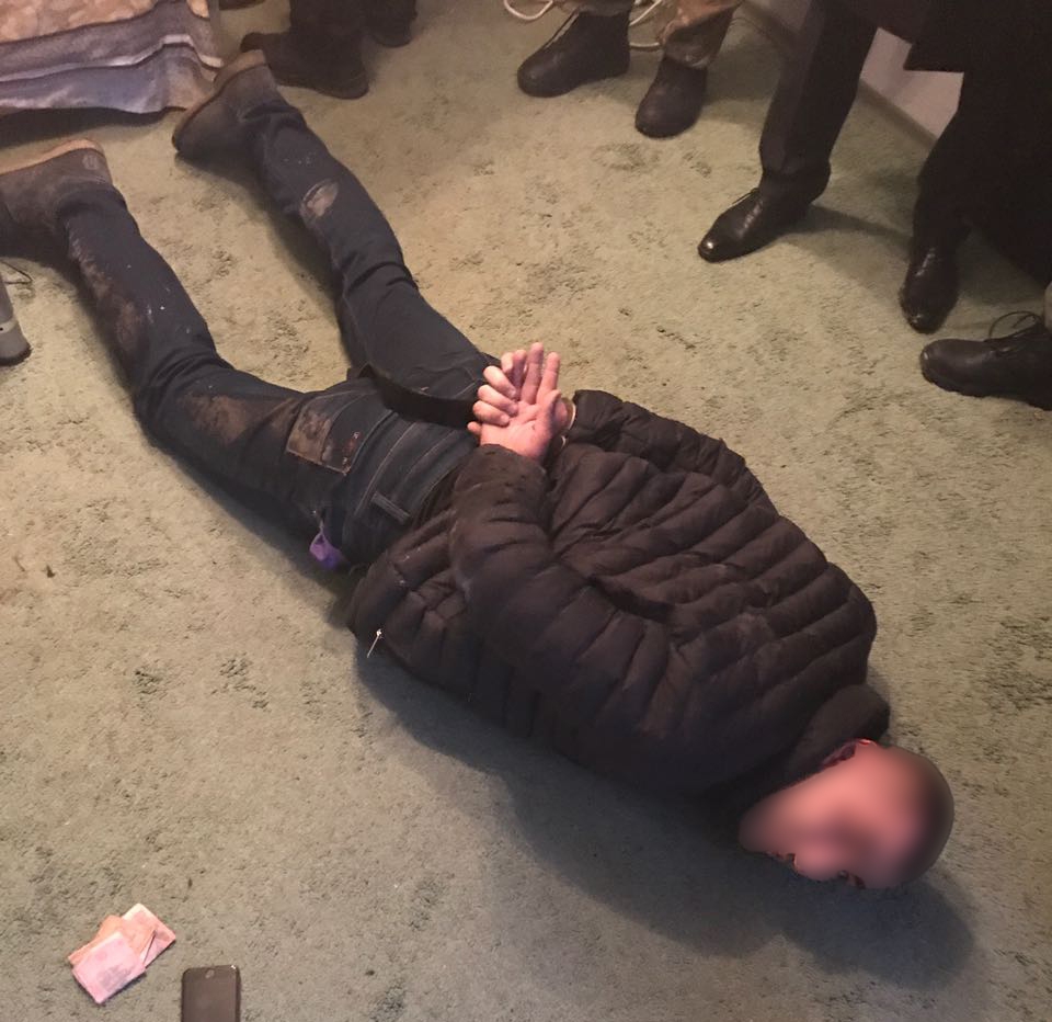 Сотрудники ГМС за деньги 'ускоряли' выдачу загранпасорта - 107454 Сотрудники ГМС за деньги 'ускоряли' выдачу загранпасорта - фото 107454