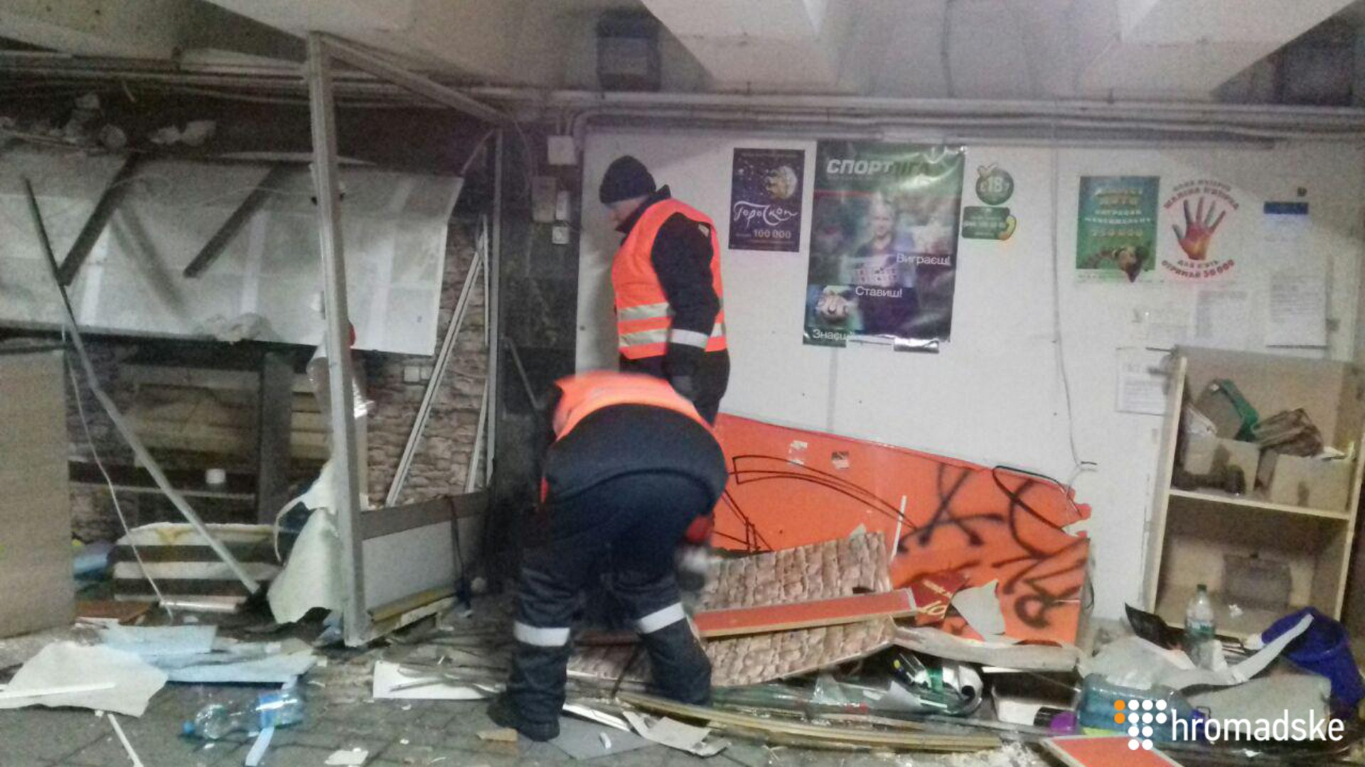 В Киеве Майдан Незалежности начали очищать от МАФов - 108243 В Киеве Майдан Незалежности начали очищать от МАФов - фото 108243