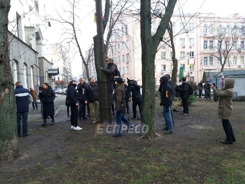 В центре Киева снесли крест УПЦ МП - 106226 В центре Киева снесли крест УПЦ МП - фото 106226