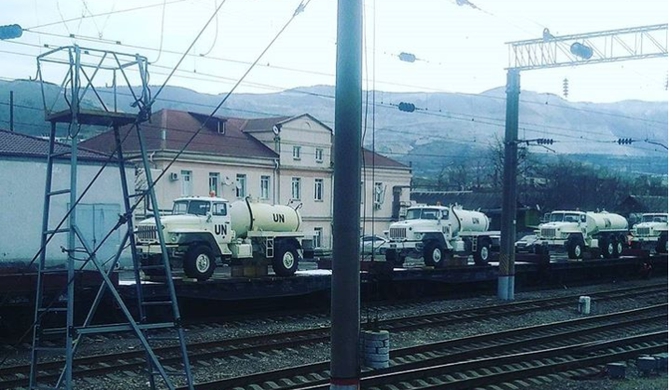Россия сгоняет к украинской границе военные машины с символикой ООН - 112081 Россия сгоняет к украинской границе военные машины с символикой ООН - фото 112081