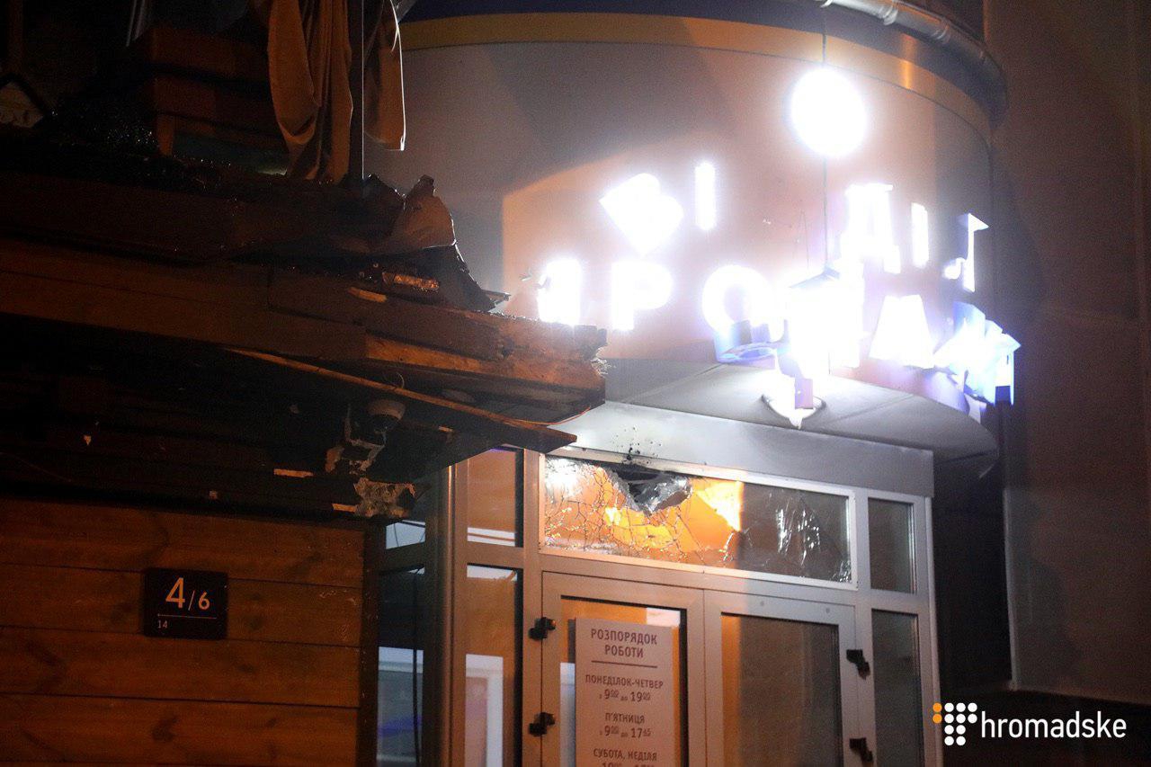 В центре Киева офис горстроя обстреляли из гранатомета - 119235 В центре Киева офис горстроя обстреляли из гранатомета - фото 119235