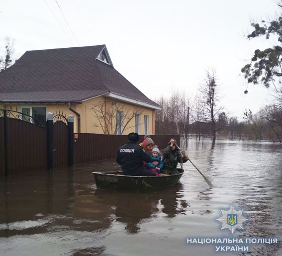 В Сумской области затопило один из городов (фото, видео) - 117097 В Сумской области затопило один из городов (фото, видео) - фото 117097