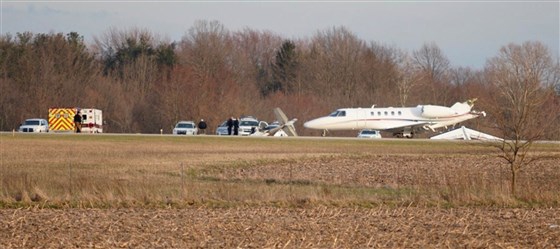 В США на взлетной полосе столкнулись два самолета, есть погибшие - 117318 В США на взлетной полосе столкнулись два самолета, есть погибшие - фото 117318