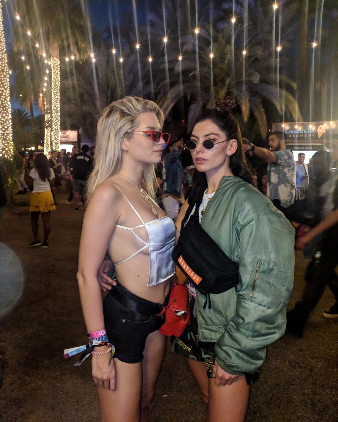 Coachella-2018: Сестра Кейт Мосс засветила грудь в провокационном наряде - 120255 Coachella-2018: Сестра Кейт Мосс засветила грудь в провокационном наряде - фото 120255
