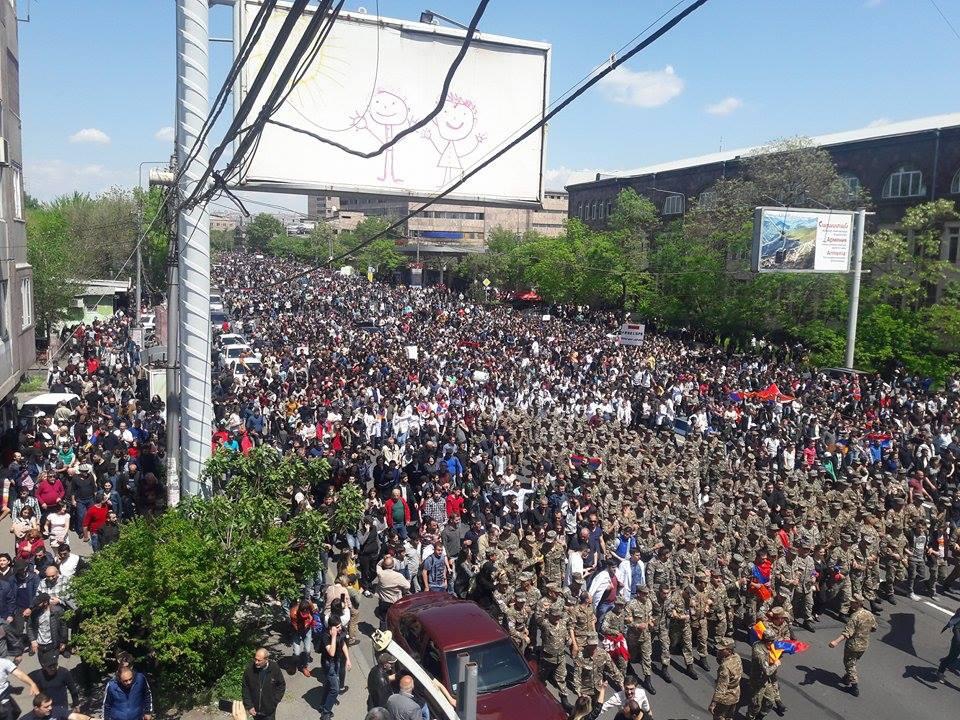 Премьер Армении подал в отставку после массовых протестов - 121305 Премьер Армении подал в отставку после массовых протестов - фото 121305