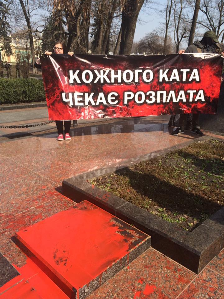 Под Радой подрались депутаты 'Оппоблока' и националисты - 119319 Под Радой подрались депутаты 'Оппоблока' и националисты - фото 119319