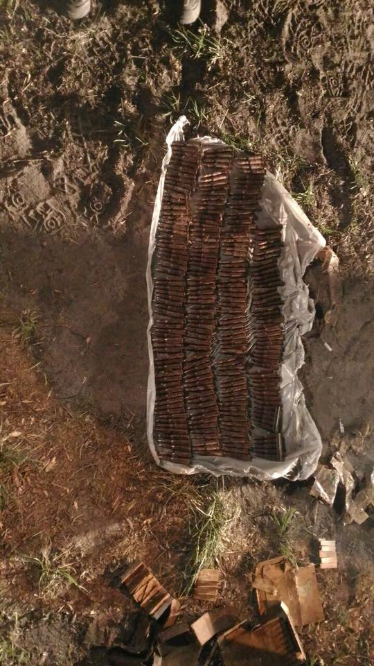 В Киеве в водах Днепра нашли тайник с оргомным арсеналом взрывчатки и оружия (ФОТО) - 122573 В Киеве в водах Днепра нашли тайник с оргомным арсеналом взрывчатки и оружия (ФОТО) - фото 122573