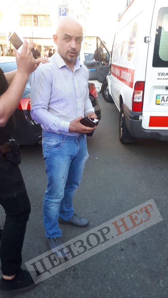 Не уступил дорогу: в центре Киева сразу два водителя избили Мустафу Найема (ФОТО) - 122590 Не уступил дорогу: в центре Киева сразу два водителя избили Мустафу Найема (ФОТО) - фото 122590