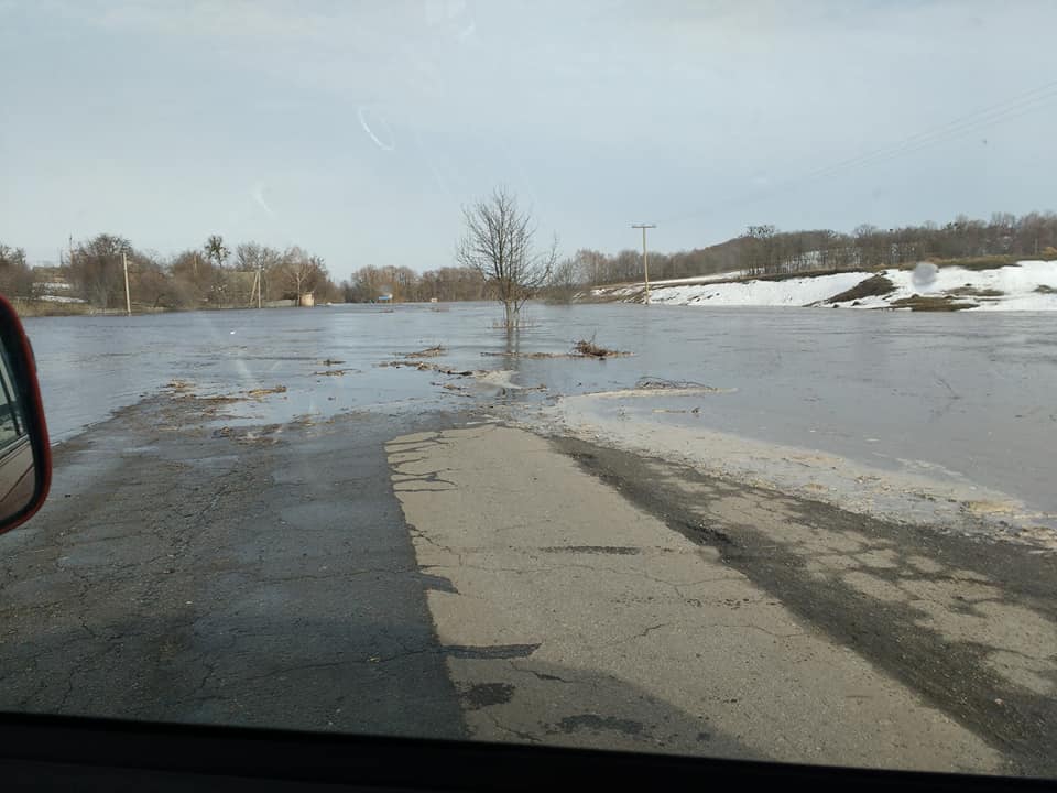 В Сумской области затопило один из городов (фото, видео) - 117127 В Сумской области затопило один из городов (фото, видео) - фото 117127