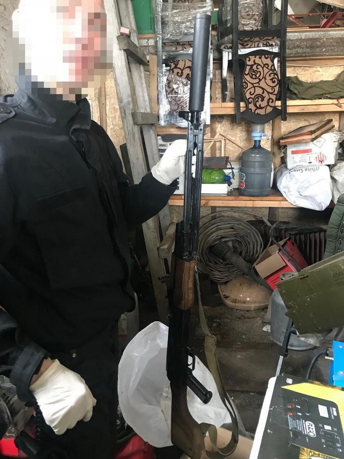 В Киевской области обнаружен арсенал оружия из зоны АТО - 118003 В Киевской области обнаружен арсенал оружия из зоны АТО - фото 118003
