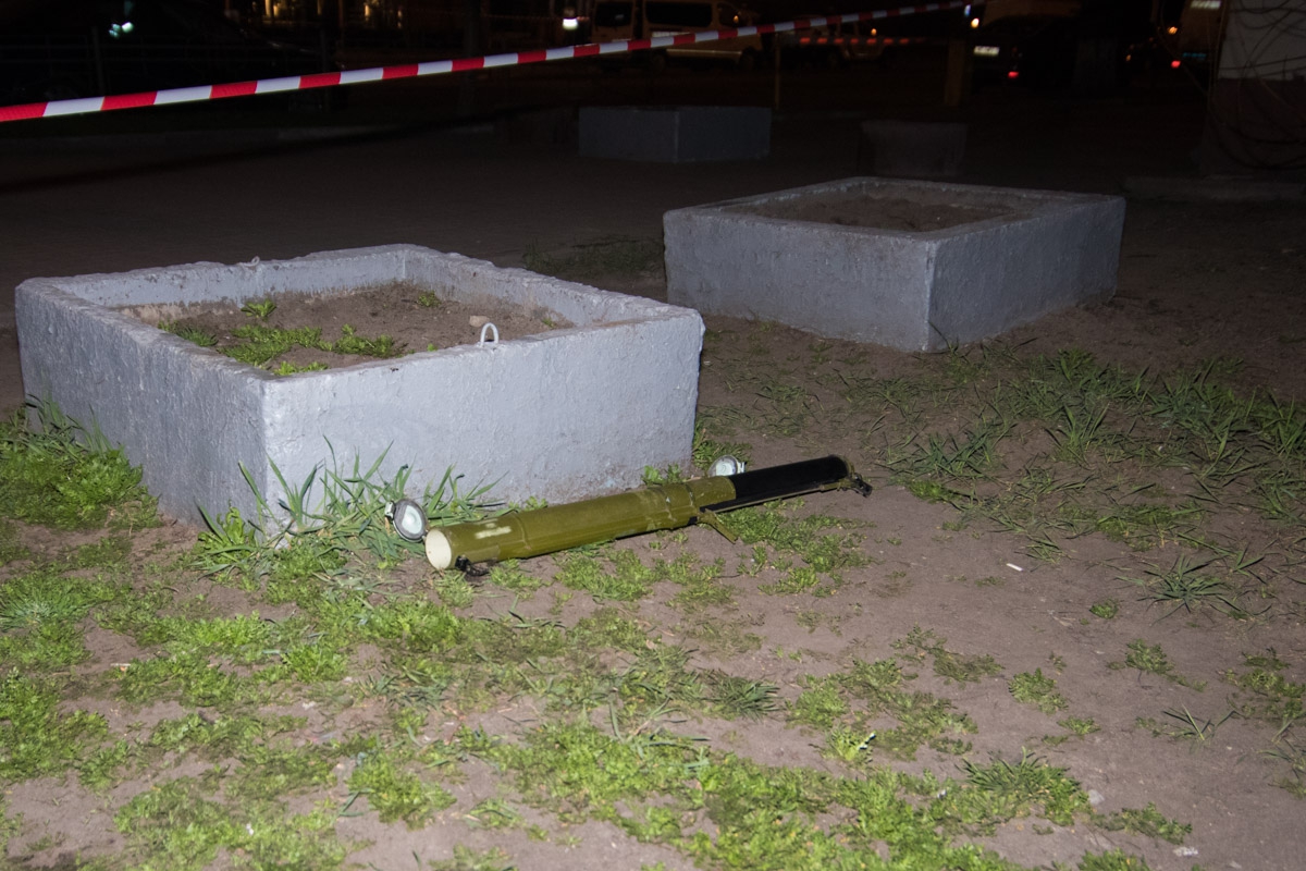 В центре Киева офис горстроя обстреляли из гранатомета - 119236 В центре Киева офис горстроя обстреляли из гранатомета - фото 119236