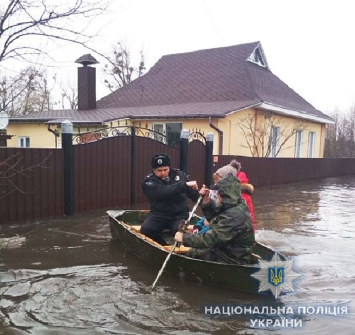 В Сумской области затопило один из городов (фото, видео) - 117103 В Сумской области затопило один из городов (фото, видео) - фото 117103