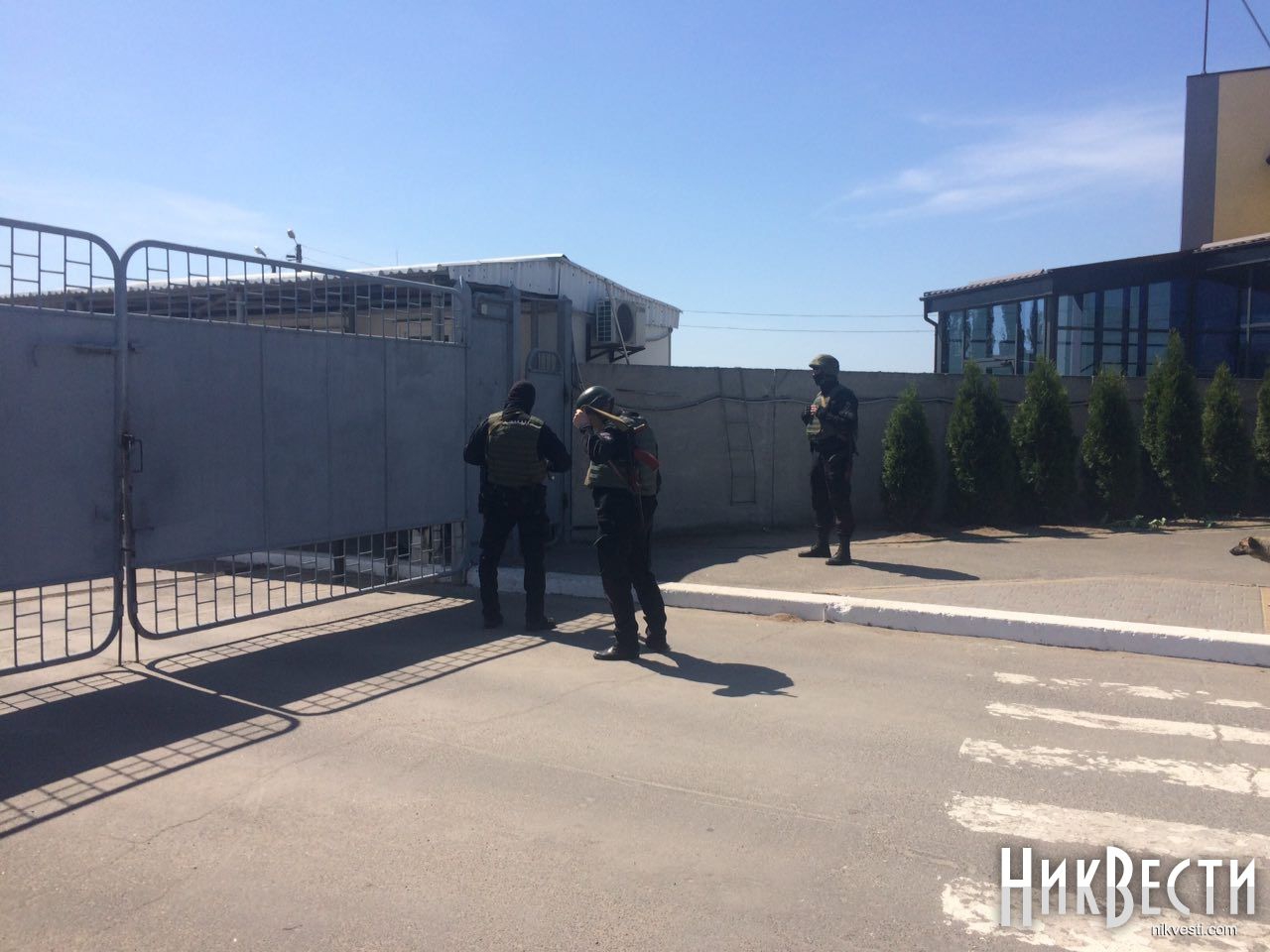 В порту Фирташа проходят обыски - 122005 В порту Фирташа проходят обыски - фото 122005