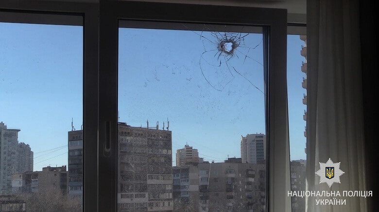 Мужчина открыл стрельбу по окнам киевлян - 118417 Мужчина открыл стрельбу по окнам киевлян - фото 118417