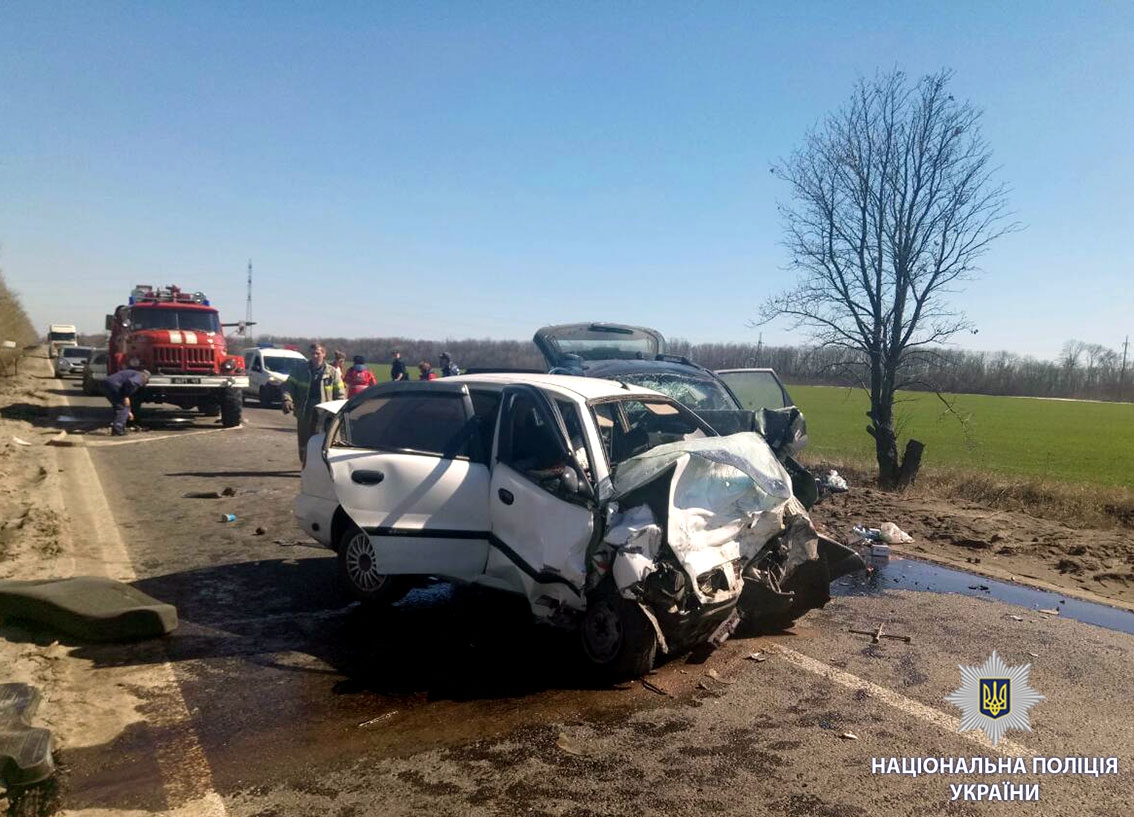 Жуткое ДТП: Под Харьковом столкнулись два авто, погибла семья с детьми - 118421 Жуткое ДТП: Под Харьковом столкнулись два авто, погибла семья с детьми - фото 118421