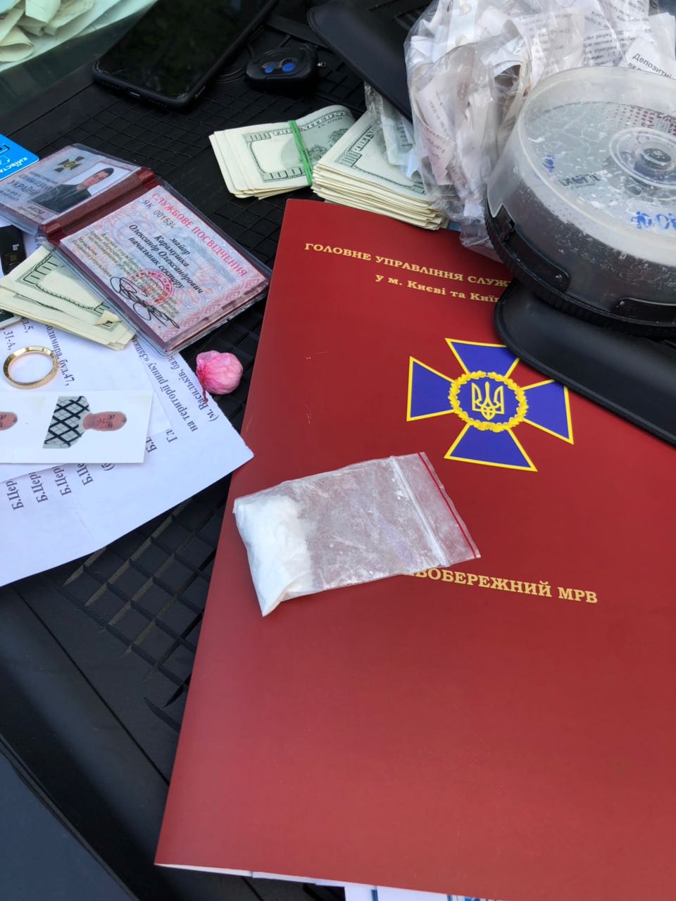 НАБУ задержала майора СБУ на взятке в 50 тысяч долларов (ФОТО) - 121680 НАБУ задержала майора СБУ на взятке в 50 тысяч долларов (ФОТО) - фото 121680