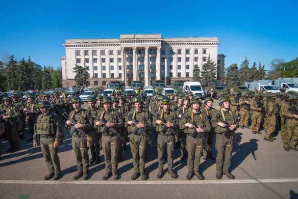К годовщине событий 2 мая в Одессу ввели бронетехнику - 122723 К годовщине событий 2 мая в Одессу ввели бронетехнику - фото 122723