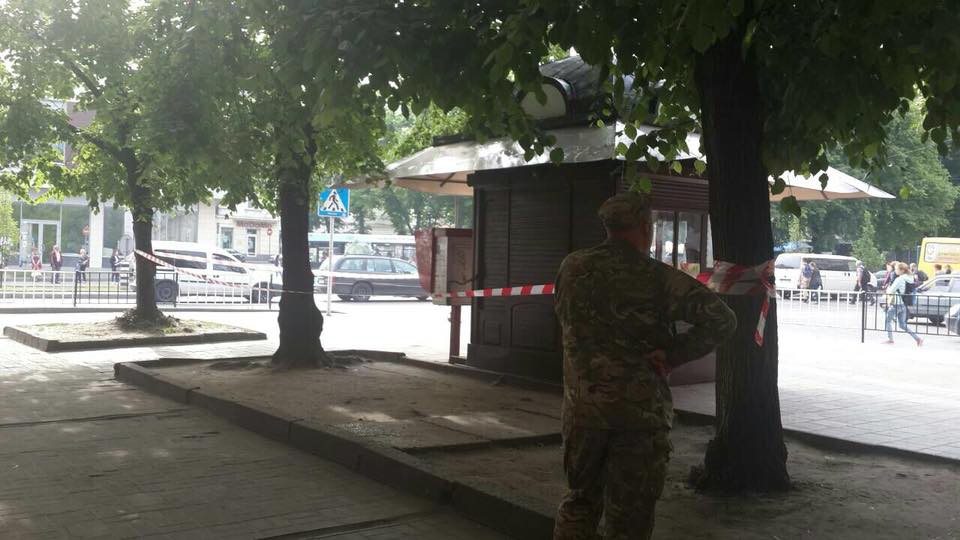 Во Львове в киоске фаст-фуда погремел взрыв, есть пострадавшая - 124115 Во Львове в киоске фаст-фуда погремел взрыв, есть пострадавшая - фото 124115