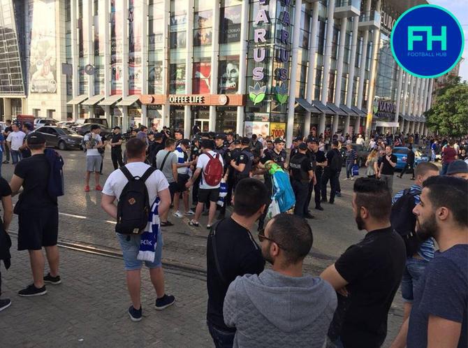 Фанаты 'Динамо' и 'Шахтера' подрались с полицией перед финалом Кубка в Днепре (ФОТО) - 124008 Фанаты 'Динамо' и 'Шахтера' подрались с полицией перед финалом Кубка в Днепре (ФОТО) - фото 124008