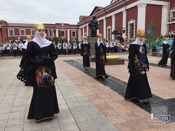 В Кривом Роге ветеранам 9 мая спели песню о российских наемниках в Сирии - 124104 В Кривом Роге ветеранам 9 мая спели песню о российских наемниках в Сирии - фото 124104
