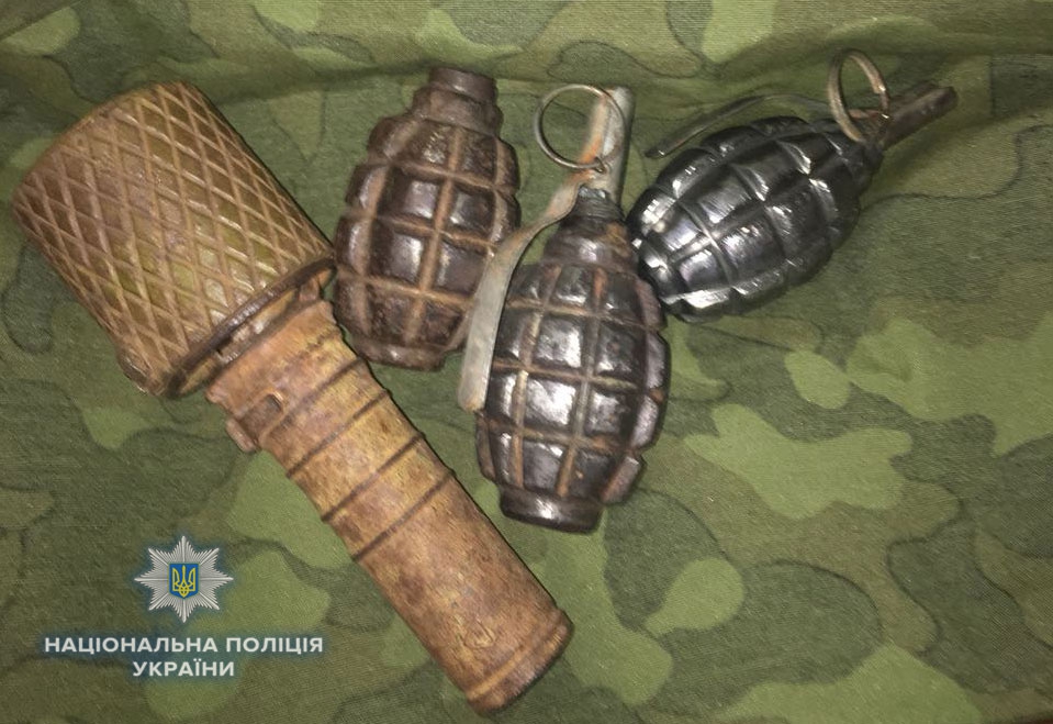 У жителя Ровно в квартире обнаружили 'склад' оружия и боеприпасов - 124582 У жителя Ровно в квартире обнаружили 'склад' оружия и боеприпасов - фото 124582