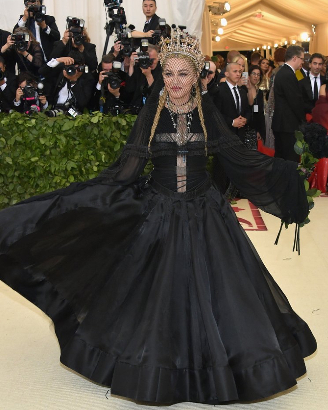 Met Gala-2018: лучшие наряды от известных личностей - 123801 Met Gala-2018: лучшие наряды от известных личностей - фото 123801