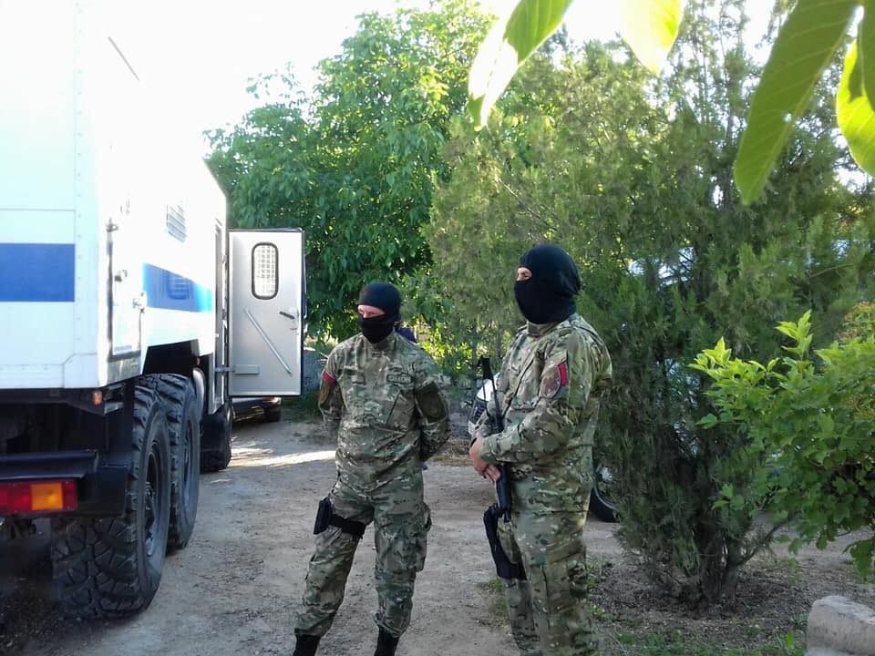 Оккупанты проводят новые обыски у крымских татар - 126204 Оккупанты проводят новые обыски у крымских татар - фото 126204