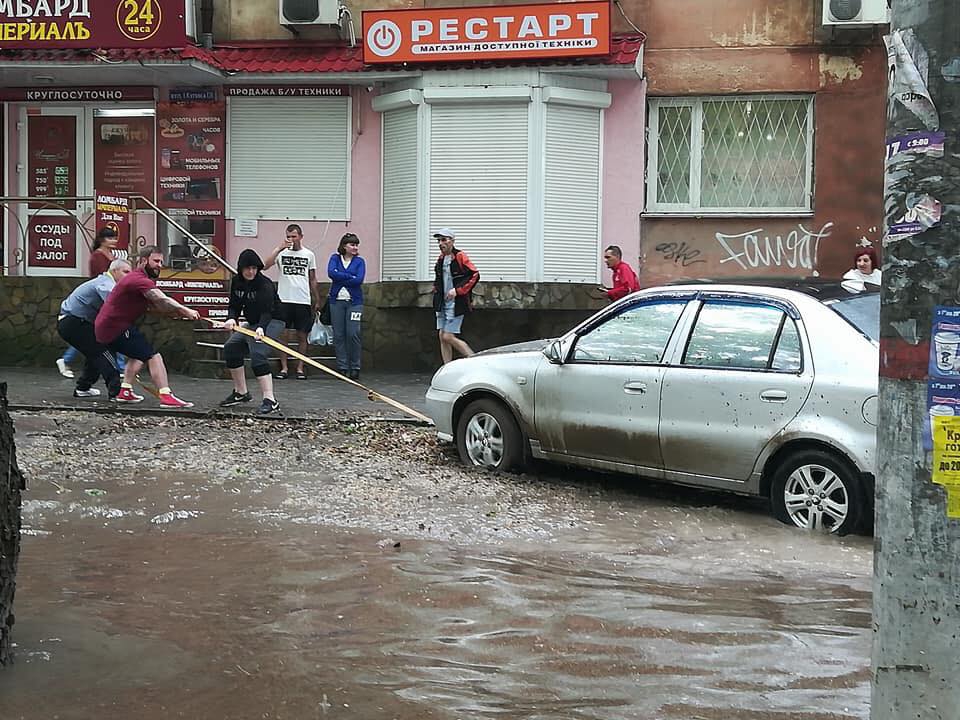 Херсон затопило после сильного дождя (фото) - 126241 Херсон затопило после сильного дождя (фото) - фото 126241