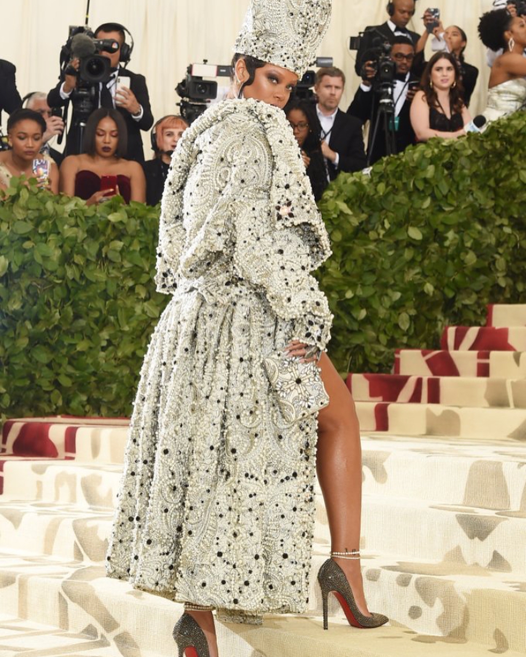 Met Gala-2018: лучшие наряды от известных личностей - 123785 Met Gala-2018: лучшие наряды от известных личностей - фото 123785