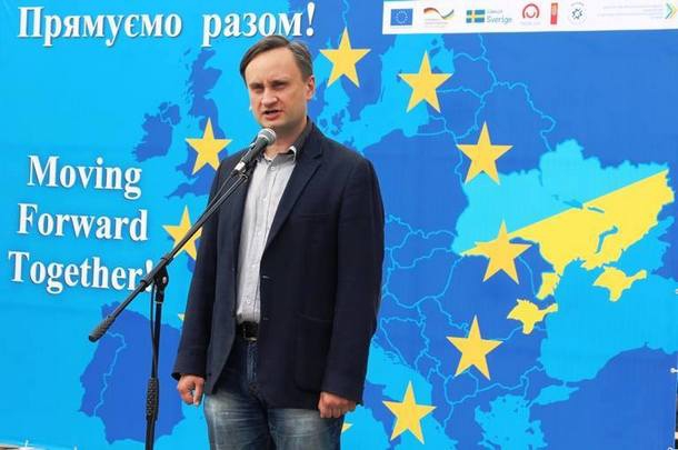 Перестарались: В Черновцах на баннере ко Дню Европы нарисовали два Крыма - 126714 Перестарались: В Черновцах на баннере ко Дню Европы нарисовали два Крыма - фото 126714
