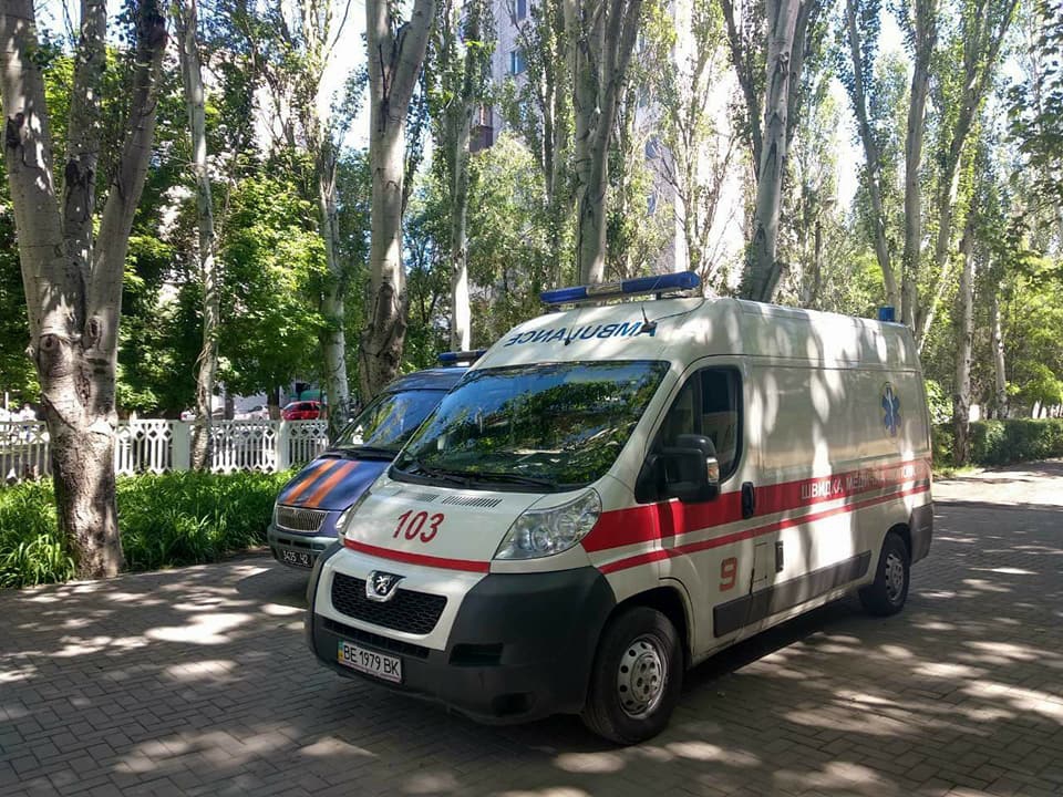 В николаевской школе распылили едкий газ, 36 детей попали больницу - 126263 В николаевской школе распылили едкий газ, 36 детей попали больницу - фото 126263