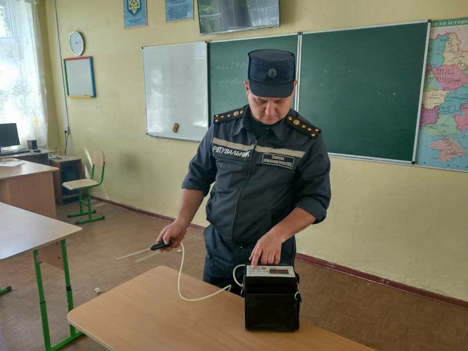 В николаевской школе распылили едкий газ, 36 детей попали больницу - 126260 В николаевской школе распылили едкий газ, 36 детей попали больницу - фото 126260