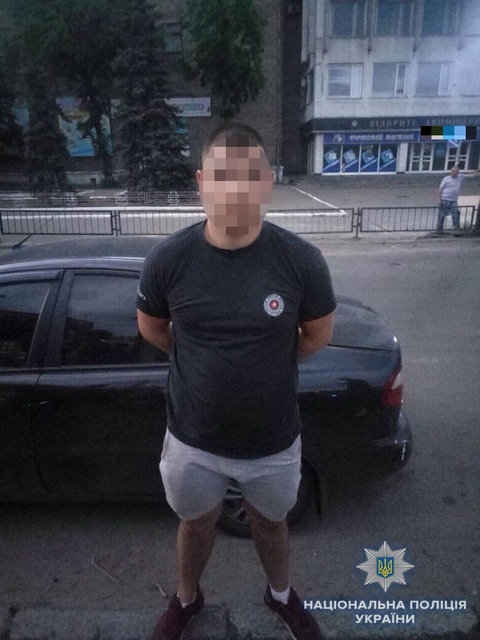 В Киеве 18-летний водитель избил полицейского битой - 124247 В Киеве 18-летний водитель избил полицейского битой - фото 124247
