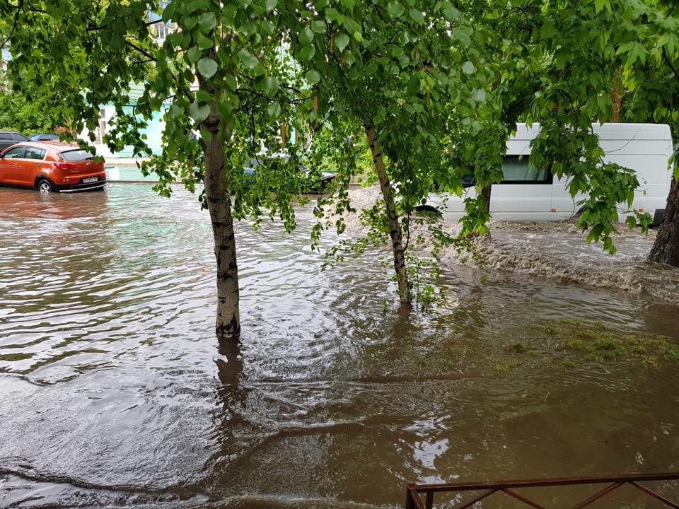 Херсон затопило после сильного дождя (фото) - 126243 Херсон затопило после сильного дождя (фото) - фото 126243
