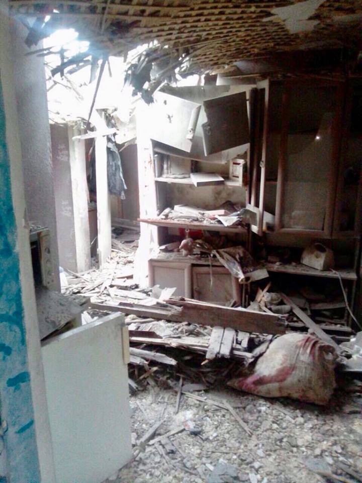 Боевики обстреляли жилые дома Троицкого, погибли взрослый и ребенок (ФОТО) - 125724 Боевики обстреляли жилые дома Троицкого, погибли взрослый и ребенок (ФОТО) - фото 125724